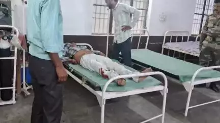 बिल्सी: नरैनी में ई-रिक्शा और बाइक के बीच हुई जोरदार भिड़ंत, बाइक सवार समेत तीन लोग हुए घायल