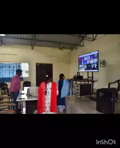 హవేలీ ఘన్​పూర్: మెదక్ జిల్లాలోని 57 రైతు వేదికల ద్వారా రైతులతో ముఖాముఖి మాట్లాడిన ముఖ్యమంత్రి రేవంత్ రెడ్డి 
కలెక్టర్ రాహుల్ రాజ్