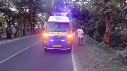 છોટાઉદેપુર: રૂનવાડ ગામે બ્રિજ પાસે અકસ્માત સર્જાયો,બાઈક ચાલકનું મોત થયું.