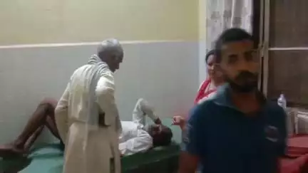 बबेरू: उमरी और फफुंदी गांव के बीच दो बाइकों की टक्कर में एक व्यक्ति गंभीर रूप से घायल, जिला अस्पताल किया रिफर