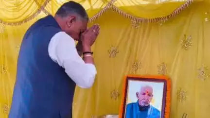 सिमरिया: सांसद कालीचरण सिंह चौथा गांव पहुंचे, ब्रह्म भोज कार्यक्रम में हुए शामिल