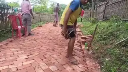জামপুইজলা: খবরের জেরে ইট সোলিং রাস্তা পেলো জন্মজয়নগর বধুমা ঠাকুর পাড়া থেকে চিন্তা হাউরি পাড়ার জনগণ #jansamasya