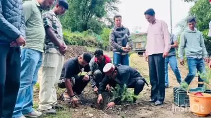 भुंतर: पूर्व मंत्री गोविंद सिंह ठाकुर ने मनाली विधानसभा क्षेत्र के कजेली मेला रूमसु में भाग लिया