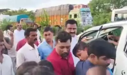 భిక్కనూర్: సిద్ధిరామేశ్వర గ్రామ శివారులో కారు బోల్తా పడి పలువురికి గాయాలు