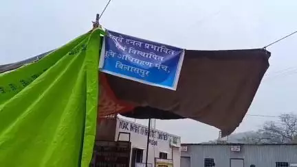 बिलासपुर सदर: रेलवे टनल से प्रभावित परिवारों का आंदोलन 15वें दिन में प्रवेश, रविवार को सुबह 9 बजे से शाम 7 बजे तक रहा दूसरा दिन