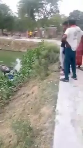 माधौगढ़: डिकौली माधौगढ़ में आवारा मवेशी को बचाने के चक्कर में ट्रैक्टर खाई में गिरा, चालक हुआ चोटिल