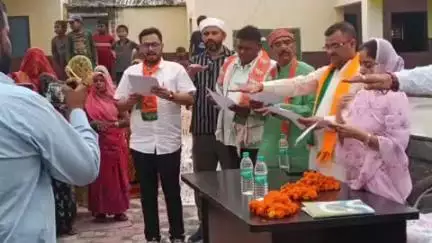 रामपुर बघेलान: ग्राम पंचायत बाधा में संकल्प सभा, आत्मनिर्भर भारत का संकल्प लिया गया
