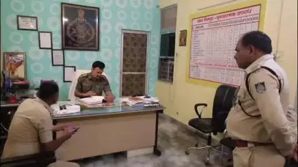 मंडला: पुलिस अधीक्षक एवं अतिरिक्त पुलिस अधीक्षक ने जिले के थानों का किया औचक निरीक्षण, दिए निर्देश