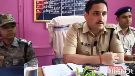चतरा: पुलिस ने मारंगी गांव से 2280 अवैध अंग्रेजी शराब की बोतलों के साथ एक तस्कर को गिरफ्तार कर जेल भेजा