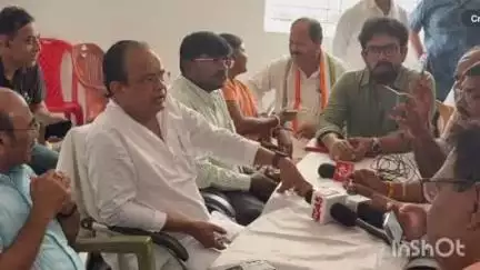 जामताड़ा: बिजली समस्या पर स्वास्थ्य मंत्री ने आवास पर अधिकारियों के साथ की बैठक, सुधार के दिए निर्देश