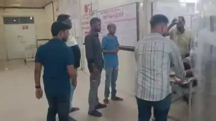 उन्नाव: इंद्रानगर निवासी युवक ने संदिग्ध परिस्थितियों में खाया जहरीला पदार्थ, हालत गंभीर, डॉक्टर ने कानपुर हैलेट रेफर किया