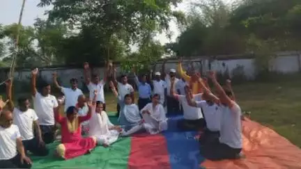 चितरपुर: मध्य विद्यालय मुरुबंदा में पतंजलि योग समिति की बैठक में चितरपुर प्रखंड कमिटी का पुनर्गठन किया गया