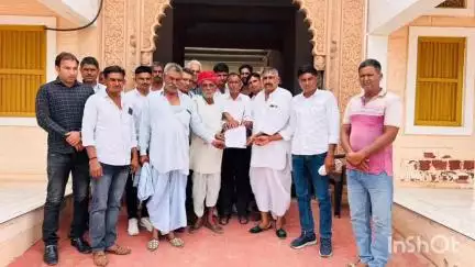 खींवसर: खींवसर विधायक ने अपने निवास पर जन समस्याएं सुनीं, संबंधित अधिकारियों को समाधान के दिए निर्देश