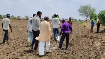 नटेरन: नटेरन तहसीलदार ने ग्राम खडेर में मौके पर पहुंचकर सीमांकन कराया