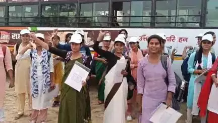पुलिस भर्ती परीक्षा उत्तीर्ण करने वाले 955 अभ्यर्थी अयोध्या पहुंचे, नियुक्ति पत्र लेकर लगाए जय श्री राम के जयकारे