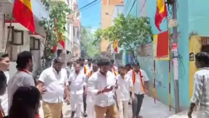 அயனாவரம்: நடிகர் விஜய் பிறந்தநாள் - பள்ளி தெருவில் இலவச மருத்துவ முகாம் மாணவர்களுக்கு உபகரணங்கள் வழங்கி தவெகவினர் அசத்தல்