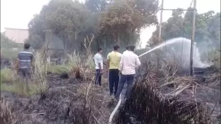 महाराजगंज: धनेवा धनेई स्थित जवाहर नवोदय विद्यालय में शॉर्ट सर्किट से अचानक आग लग गई
