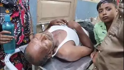 মন্তেশ্বর: পারুলিয়ায় আইসক্রিম খেয়ে পয়সা দিলো না, মারধোর করলো আইসক্রিম বিক্রেতাকে