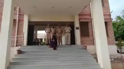 लोहावट: मतोड़ा पुलिस ने स्कूल संचालक से दोस्ती कर ब्लैकमेलिंग और आत्महत्या के लिए उकसाने के मामले में आरोपिया को किया गिरफ्तार
