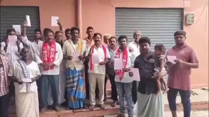 మిడుతూరు మండలానికి ఎత్తిపోతల పథకం మంజూరు చేయాలని కడుమూరులో :CPIML లిబరేషన్ MCPIU ఆధ్వర్యంలో కరపత్రాలు విడుదల