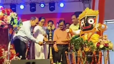 ଦେବଗଡ: ବଡବଗିଚା ପଡିଆରେ ବିକାଶ ମେଳାର ତୃତୀୟ ଦିବସ, ଖାଦ୍ୟ ମେଳା ବୁଲିଲେ ଜିଲ୍ଲାପାଳ ଓ ଏସପି