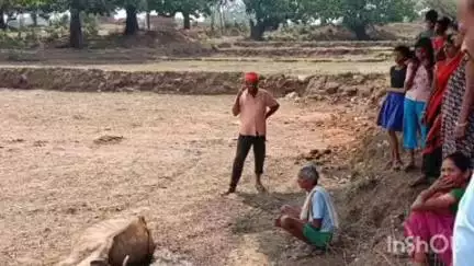 चतरा: बांदू गांव में वज्रपात से दुधारू मवेशी की मौत, पीड़ित ने प्रशासन से मुआवजे की मांग की
