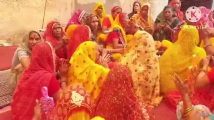 लवाण: लवाण नगरपालिका मुख्यालय बस स्टेंड पर जगेश्वर महादेव मंदिर में महिलाओं ने भजन पार्टी की और जमकर नाचीं