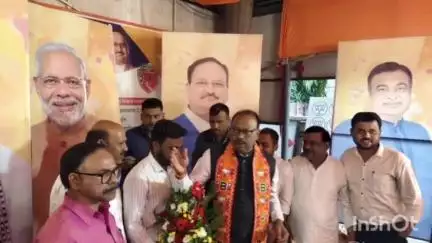 पारशिवनी: WCl फिडर वरून रायनगरची लाईन कन्हानच्या फिडरवर जोडणयाबाबत व शहरातील स्ट्रीटलाईट शुरु ठेवणेसाठी पालकमंत्री निवेदन दिले