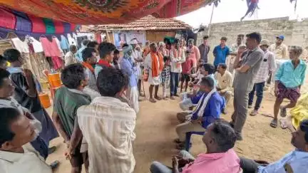 సిర్పూర్ టి: పాపన్ పెట్ గ్రామంలో బిజెపి నాయకుడు మల్లేష్ మరణించడంతో వారి కుటుంబ సభ్యులను పరామర్శించిన ఎమ్మెల్యే పాల్వాయి