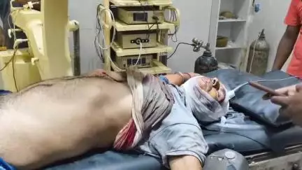 आरा: चांसी गांव में जमीन के विवाद में ज्योतिषी को धरधार हथियार से पीटा, फिर गोली मारी, निजी अस्पताल में भर्ती