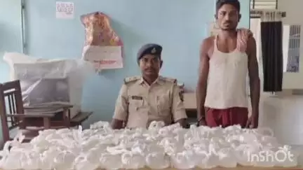 उदाकिशुनगंज: उदाकिशुनगंज थाना पुलिस ने पिपरा करोती पंचायत से देसी शराब के साथ एक तस्कर को गिरफ्तार किया