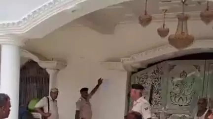 फुलवरिया: रामपुर कला और भवानी छापर शराब कांड: वांछित अभियुक्तों के घर पुलिस ने चस्पाया नोटिस, 7 दिन में समर्पण की चेतावनी