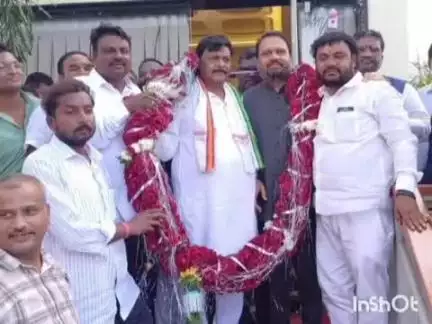 ಹುಮ್ನಾಬಾದ್: ದುಬ್ಬಲಗುಂಡಿ ಡಾ. ಅಂಬೇಡ್ಕರ್ ಡಾ. ಬಾಬು ಜಗಜೀವನರಾಮ ಸಮುದಾಯ ಭವನಕ್ಕೆ ಅನುದಾನ ಕೊಡಿ ಸಚಿವ ಮಹದೇವಪ್ಪಗೆ ಮಾಜಿ ಸಚಿವ, ಎಂಎಲ್‌ಸಿಗಳ ಮನವಿ