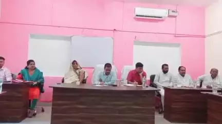 मरौना: प्रखंड कार्यालय में सुपौल DM की अध्यक्षता में बाढ़ पूर्व तैयारी को लेकर हुई बैठक