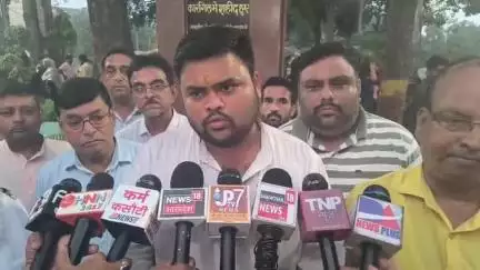 कानपुर: अहमदाबाद में हुई विमान दुर्घटना में जान गंवाने वालों के लिए लाजपत भवन से कैंडल मार्च का आयोजन: युवा प्रकोष्ठ अध्यक्ष