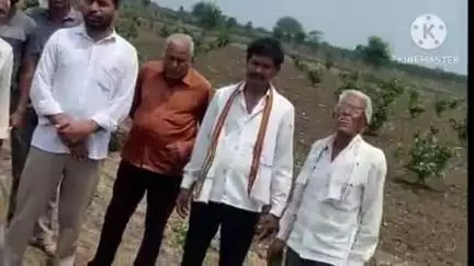 आष्टी: रस्त्याचे काम अडविले अनेक शेतकऱ्यांना त्रास तहसीलदार व उपअभियंता यांना शेतकरी ग्रामस्थांचे निवेदन 
#Jansamasya