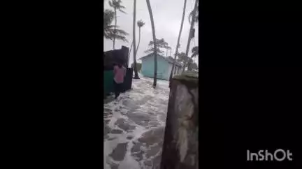 കൊച്ചി: ദുരിതമൊഴിയുന്നില്ല, കണ്ണമാലി, ചെല്ലാനം, ചെറിയ കടവ് മേഖലകളിൽ കടൽക്ഷോഭം വീണ്ടും രൂക്ഷമായി