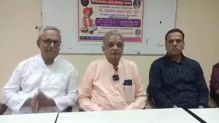 भागवत कथा ज्ञान समितीतर्फे ज्येष्ठ कीर्तनकार तसेच निरुपणकार ह.भ.प.डों. चारुदत्त आफळे: अध्यक्ष प्रकाश कुलकर्णी