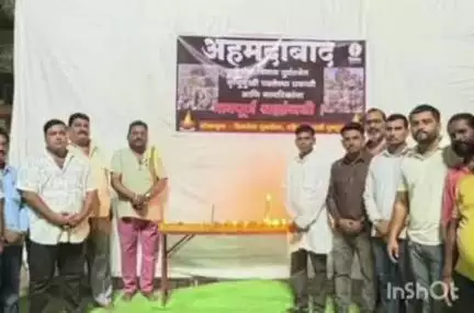 चंद्रपूर: घुगुस येथील शिवसेना उबाटा तर्फे विमान दुर्घटनेतील प्रवाशांना भावपूर्ण श्रद्धांजली