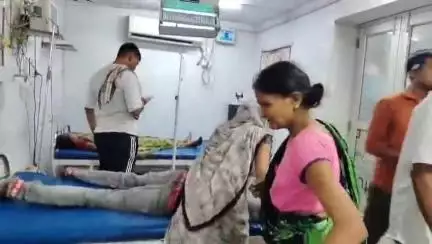 महोबा: हवेली दरवाजा मुहाल के एक व्यक्ति ने अज्ञात कारणों से किया जहरीले पदार्थ का सेवन, डॉक्टर ने हायर सेंटर किया रिफर