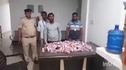 गोपालगंज: उत्पाद विभाग ने पकड़ी गांव के पास 24 लीटर शराब के साथ एक बाइक सवार युवक को किया गिरफ्तार