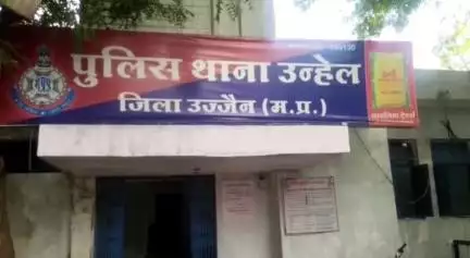 नागदा: उन्हेल पुलिस ने पिपल्याडाबी रोड पर पानी की टंकी के पास से 3 लीटर कच्ची शराब के साथ एक आरोपी को पकड़ा