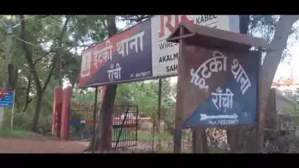 इटकी: इटकी थाना के कूर्गी के पास सड़क दुर्घटना, दो घायल और कार क्षतिग्रस्त