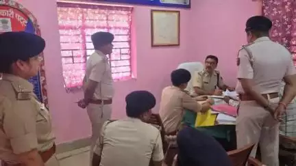 केसरिया: अनुमंडल पुलिस पदाधिकारी, चकिया ने डुमरियाघाट थाना में बैठक कर कांडों की समीक्षा की