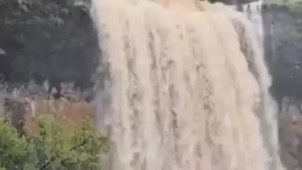 महाड: मुंबई गोवा महामार्गावरील चिपळूणचा सवतसडा धबधबा ठरतोय पर्यटकांचा आकर्षण