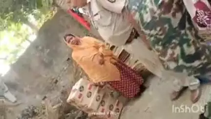 थावे: बगहा गांव में पुलिस ने छापेमारी कर छह कार्टून शराब के साथ एक महिला को किया गिरफ्तार: थाना प्रभारी