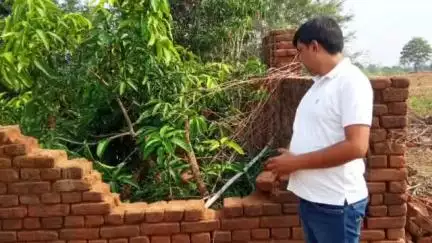 टंडवा: टुंडाग गांव में जंगली हाथी का उत्पात, चारदीवारी की ध्वस्त