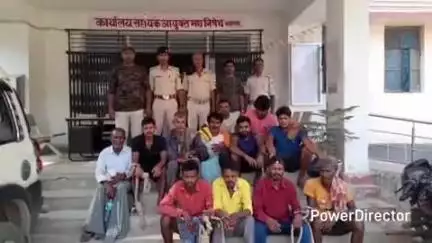कहरा: उत्पाद पुलिस ने छापेमारी कर 2 कारोबारियों और 10 शराबियों को किया गिरफ्तार, सहरसा कोर्ट में पेश कर आगे की कार्रवाई जारी