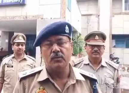 फर्रुखाबाद: बदायूं से पुलिस भर्ती के नियुक्ति पत्र लेकर लखनऊ जा रहे वाहन के दुर्घटनाग्रस्त होने पर ASP डॉ संजय सिंह ने दी जानकारी