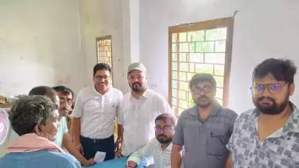 তপন: চাঁদগঞ্জ হাইস্কুলে আয়োজিত স্বাস্থ্য শিবিরে যোগ দিলেন তপন গ্রামীণ হাসপাতালের BMOH